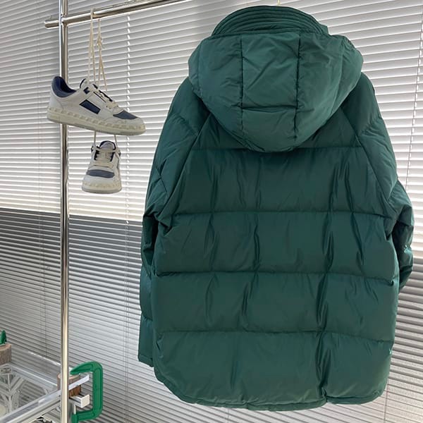 ギフトに最適プラダ スーパーコピー Re Nylon ダウンジャケット pug95229